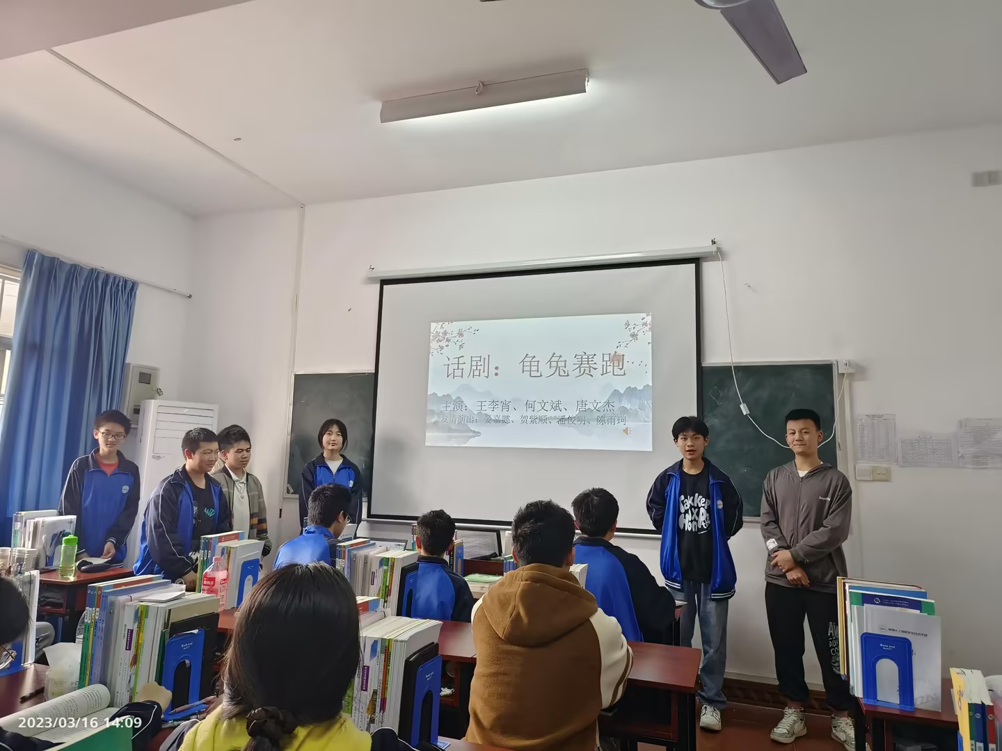 小舞台，大世界——“我是演说家”课前五分钟演讲