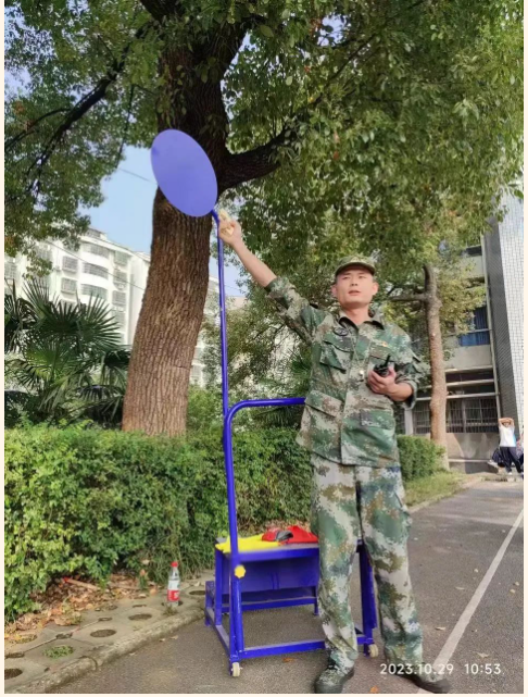党支部开展“党员护航校运会，志愿服务显担当”主题党日活动