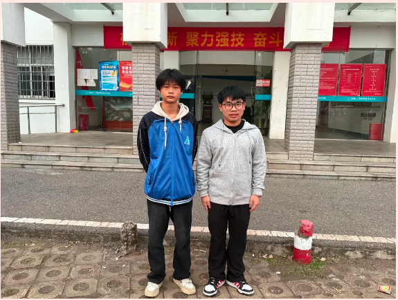 一封感谢信背后的温暖：我校袁银希同学拾金不昧，获湖南有色金属职院高度赞誉